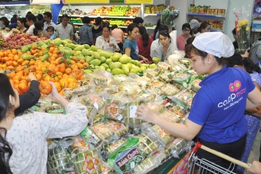 Hệ thống siêu thị Co.opmart lớn nhất nước bắt đầu giảm giá hàng hóa tết