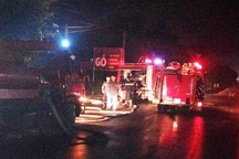 Cháy xưởng gỗ lúc nửa đêm, cả khu phố náo loạn