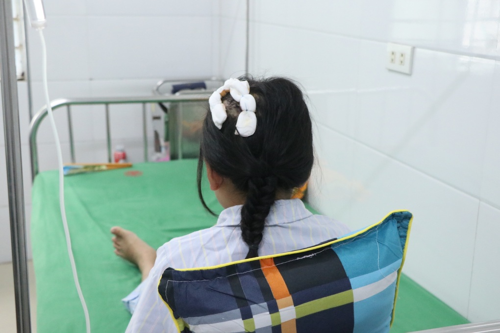 Bố dượng dùng búa đánh vào đầu con riêng của vợ: Một từ “ác” là không đủ - 1 Bố dượng dùng búa đánh vào đầu con riêng của vợ: Một từ “ác” là không đủ - 1