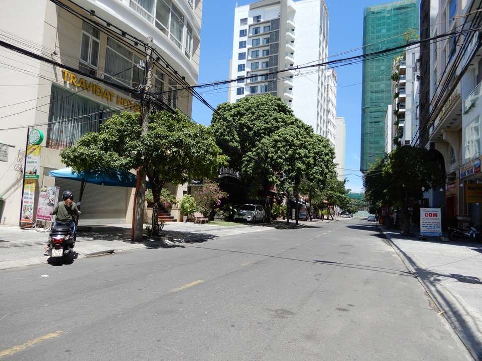 Chịu “cú đấm bồi” Covid-19, khách sạn ở Đà Nẵng dồn dập rao bán - 2 Chịu “cú đấm bồi” Covid-19, khách sạn ở Đà Nẵng dồn dập rao bán - 2