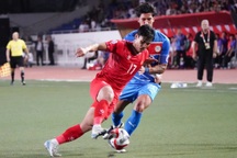 Đội tuyển Việt Nam vất vả thoát thua Philippines