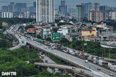 Đường thông thoáng, người dân thoát "khổ" trong ngày trở lại Hà Nội