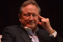 Tỷ phú “keo kiệt nhất thế giới” quyên góp 400 triệu USD làm từ thiện