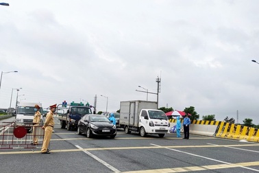 Thủ tướng: Phong tỏa phạm vi gọn, hạn chế ảnh hưởng bất lợi đến người dân