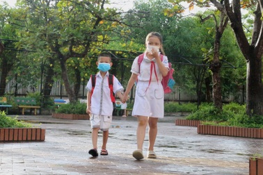 Hà Tĩnh: Học sinh háo hức trong buổi học trực tiếp đầu tiên