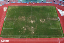 Cận cảnh sân vận động ở Nha Trang "dính" ồn ào xịt sơn lên sân cỏ