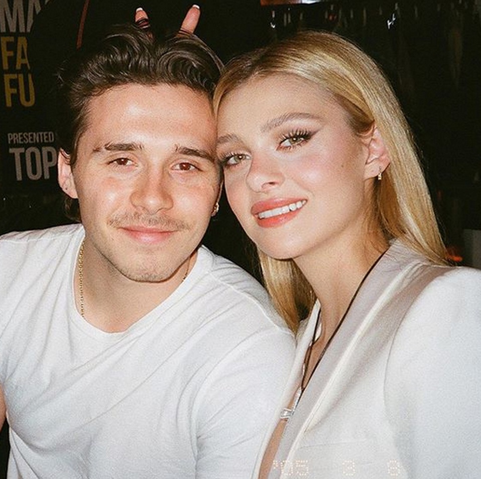 Brooklyn Beckham đưa bạn gái ghé cửa hàng thời trang của mẹ - 8 Brooklyn Beckham đưa bạn gái ghé cửa hàng thời trang của mẹ - 8