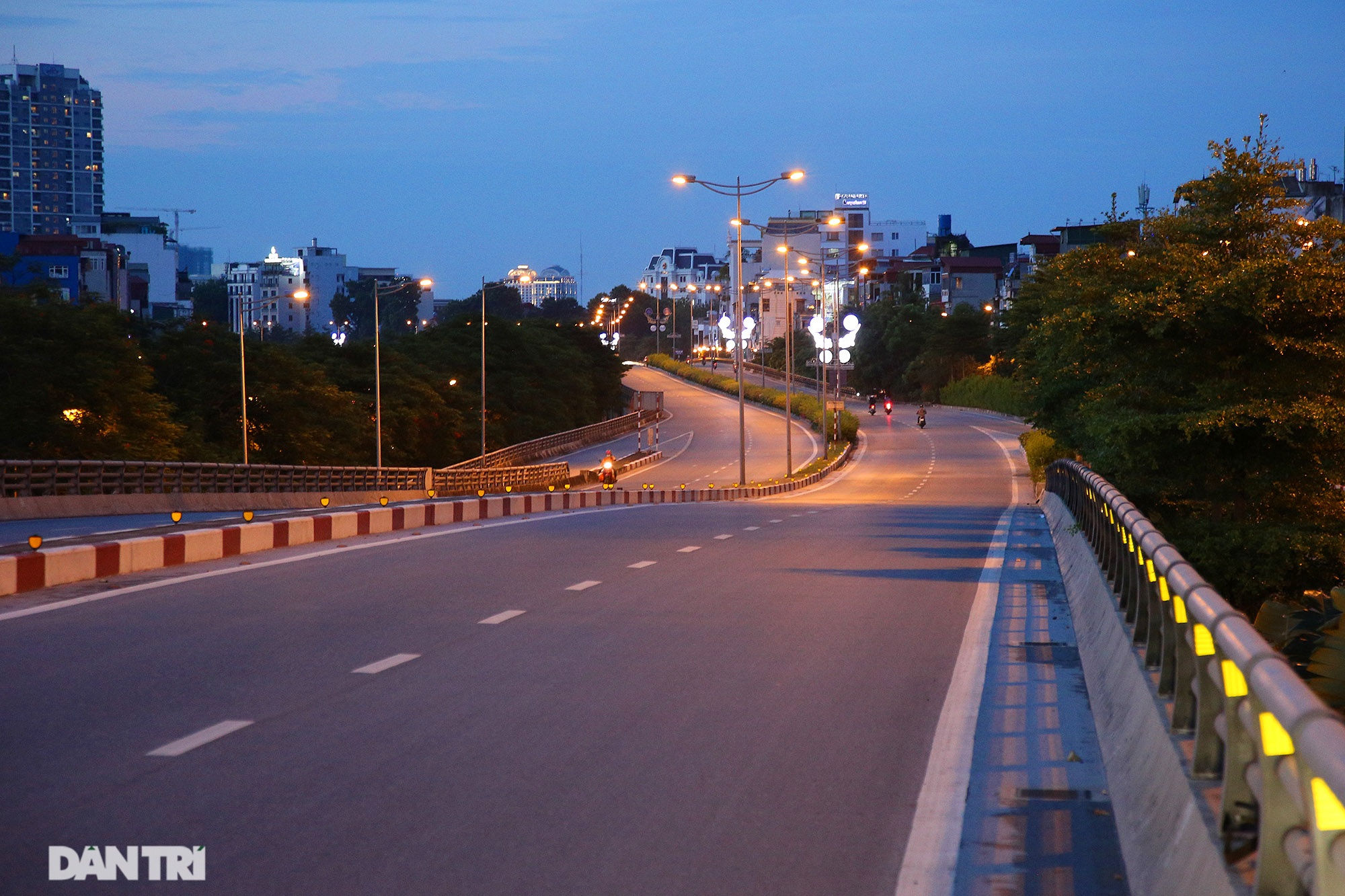 Hà Nội trầm lắng trong những ngày giãn cách - 10 Hà Nội trầm lắng trong những ngày giãn cách - 10