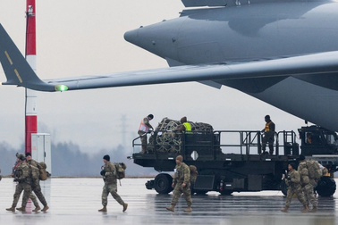 Ba Lan bắt giữ 9 người âm mưu phá hoại nguồn cung cấp vũ khí cho Ukraine