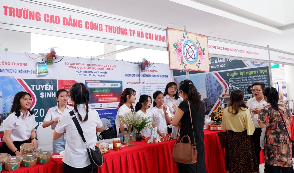Sôi động Ngày hội khởi nghiệp đầu tiên của HS, SV giáo dục nghề nghiệp - 10 Sôi động Ngày hội khởi nghiệp đầu tiên của HS, SV giáo dục nghề nghiệp - 10