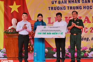 Kết thúc Chương trình "Trao tặng thẻ BHYT cho học sinh khó khăn" - Mùa yêu thương thứ 3