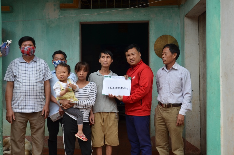 Được bạn đọc giúp đỡ, người phụ nữ nghẹn ngào: Em biết ơn nhiều lắm! - 3