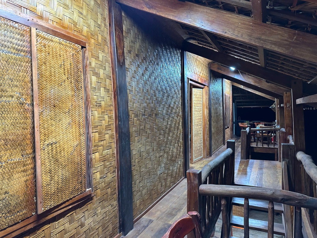 Chàng trai chi tiền tỷ làm nhà sàn 70 tấn, có thể xoay tròn ở Tuyên Quang - 2