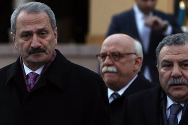 Một loạt bộ trưởng từ chức vì “quý tử”