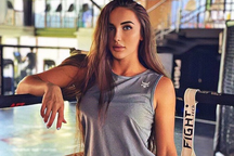 Nữ võ sĩ xinh đẹp nhận được "cơn mưa" lời cầu hôn