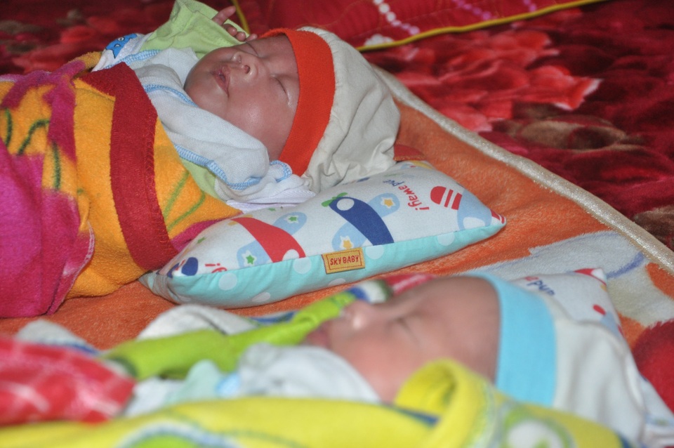 Xót xa cảnh người mẹ sinh 3 bé yếu ớt, một bé mãi mãi ra đi...2 bé nằm cấp cứu! - 9 Xót xa cảnh người mẹ sinh 3 bé yếu ớt, một bé mãi mãi ra đi...2 bé nằm cấp cứu! - 9