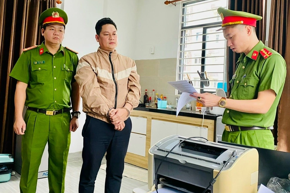 Bắt Tổng giám đốc Công ty cổ phần tài chính Vietnam Capital - 1 Bắt Tổng giám đốc Công ty cổ phần tài chính Vietnam Capital - 1