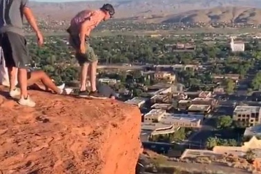 Suýt chết khi leo núi chỉ vì… quên buộc tóc gọn gàng