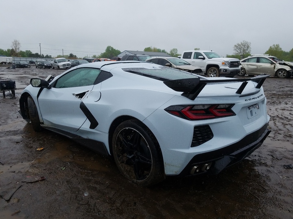 Kì lạ chiếc Corvette rách bươm sau tai nạn được rao bán đắt hơn xe mới - 4 Kì lạ chiếc Corvette rách bươm sau tai nạn được rao bán đắt hơn xe mới - 4