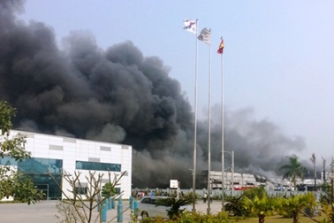 Bắc Ninh: Cháy dữ dội tại khu công nghiệp Yên Phong