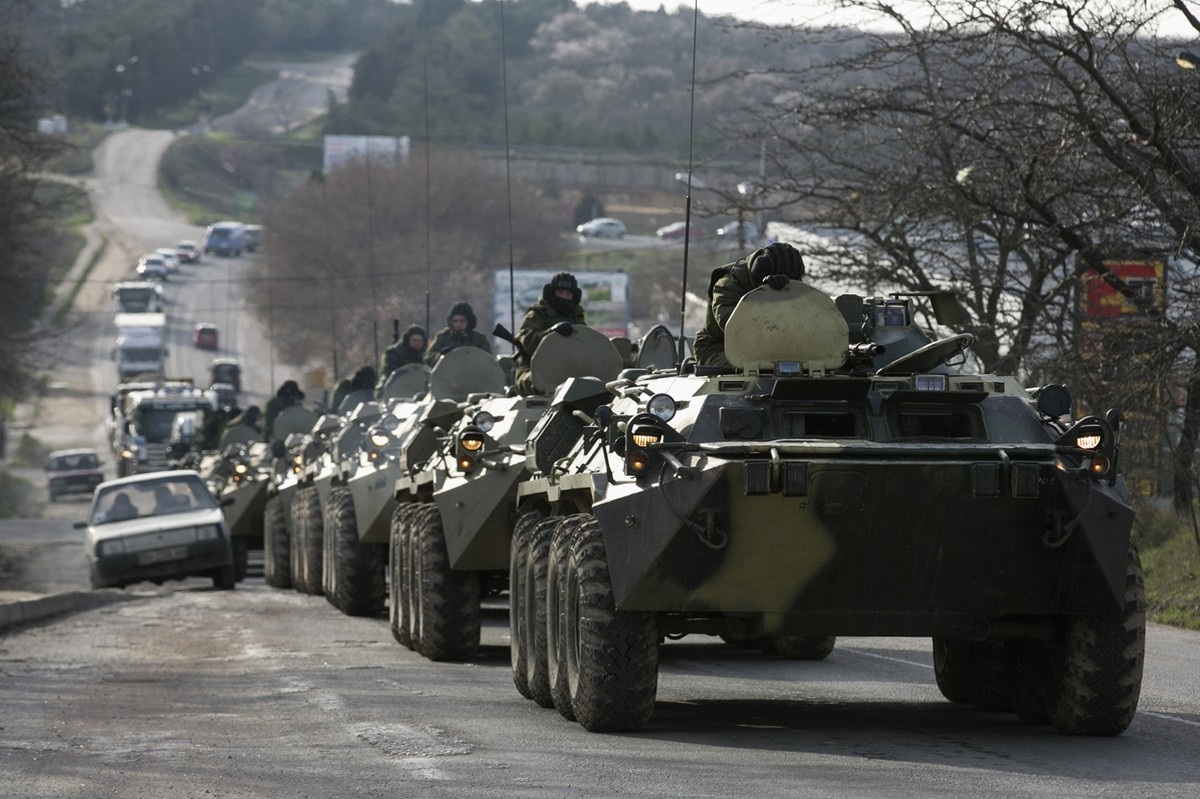 Nga di chuyển lượng vũ khí lớn chưa từng có khỏi bán đảo Crimea - 1