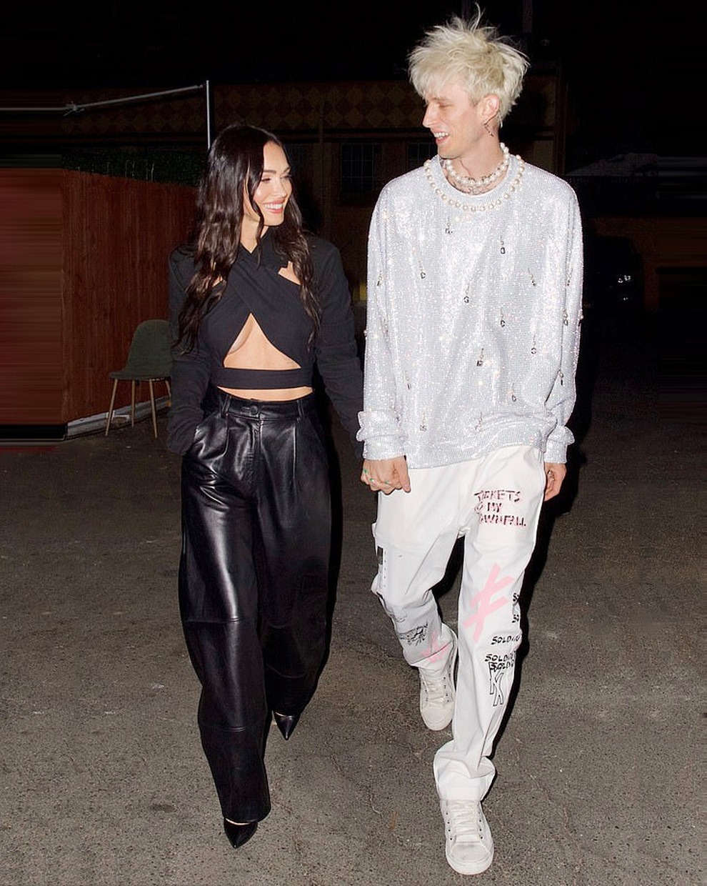 Mỹ nhân Megan Fox chuộng áo lửng khoe eo săn chắc - 11