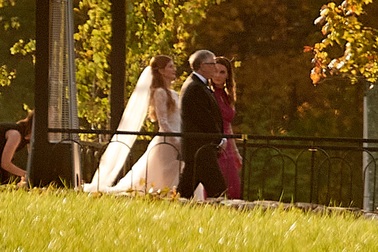 Bill Gates và vợ cũ hội ngộ trong lễ tổng duyệt đám cưới xa xỉ của con gái