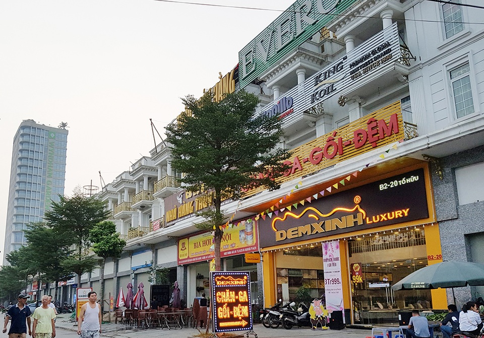 Covid-19 bùng phát ở Hà Nội: Loạt mặt bằng vị trí “vàng” hạ giá, căng biển cho thuê - 4 Covid-19 bùng phát ở Hà Nội: Loạt mặt bằng vị trí “vàng” hạ giá, căng biển cho thuê - 4