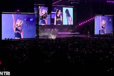 Khoảnh khắc đáng nhớ của Blackpink: Ăn phở, nói tiếng Việt, nhảy "See tình"