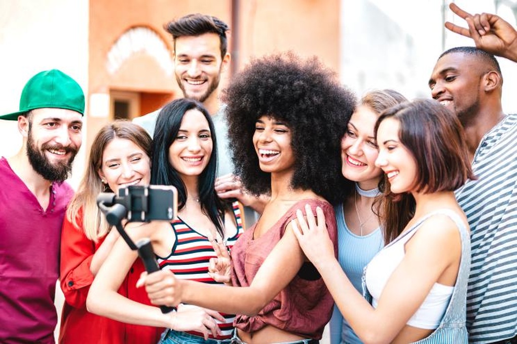 Gen Z coi mạng xã hội là nơi duy nhất để được là chính mình - 1 Gen Z coi mạng xã hội là nơi duy nhất để được là chính mình - 1