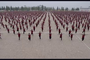 Quá trình khổ luyện của các võ sinh Thiếu Lâm nhí tại Trung Quốc