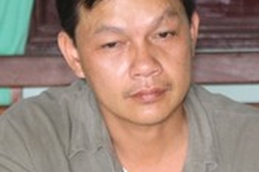 Bắt nhóm ép khách chơi cờ bạc bịp trên xe khách  