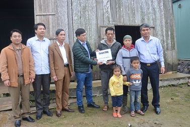 Bạn đọc Dân trí giúp gia đình chị Liễu hơn 69 triệu đồng