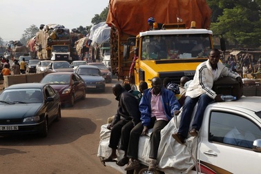 Xe khách gặp nạn vì quá tải, 78 người chết