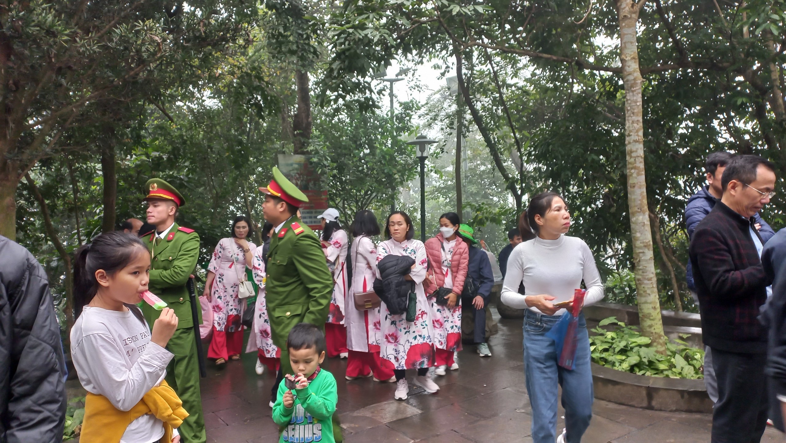 den hung 2.jpg den hung 2.jpg