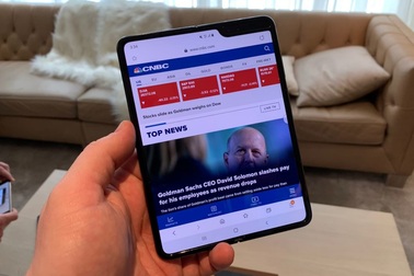 Samsung đang sản xuất điện thoại gập vuông, giá rẻ hơn Galaxy Fold