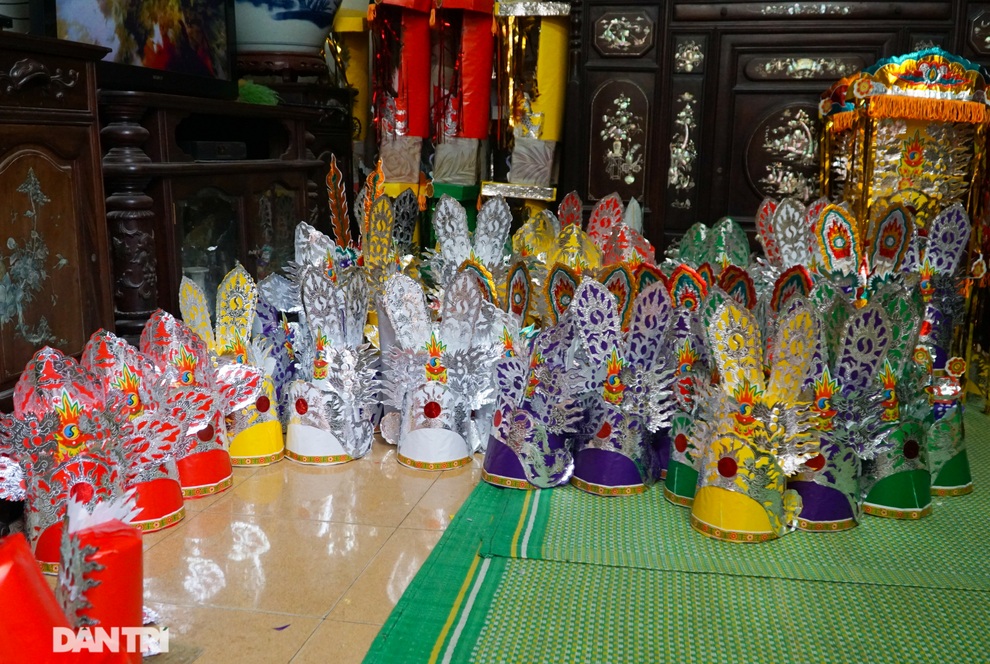 Thủ phủ vàng mã ở ngoại thành Hà Nội nhộn nhịp vào vụ Tết Nguyên đán - 4 Thủ phủ vàng mã ở ngoại thành Hà Nội nhộn nhịp vào vụ Tết Nguyên đán - 4