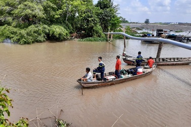 Nghỉ học tránh Covid, 2 chị em chết đuối thương tâm