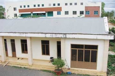 Hai quả mìn treo trước nhà Viện trưởng VKSND thị xã Đồng Xoài