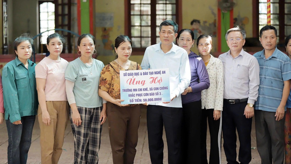 នាយកដ្ឋានអប់រំ Nghe An គាំទ្រសាលារៀនដែលរងការខូចខាតយ៉ាងធ្ងន់ធ្ងរបន្ទាប់ពីព្យុះលេខ ៣ - ១ Ngành Giáo dục Nghệ An hỗ trợ các trường học bị thiệt hại nặng sau bão số 3 - 1