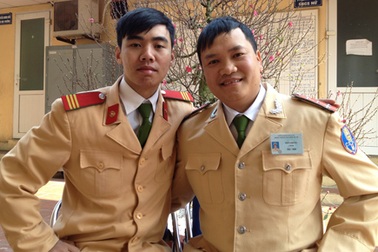 Xuân về Hà Nội, gặp 2 chiến sĩ CSGT bắt cướp trên phố