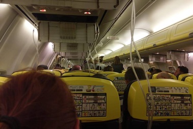 Máy bay Ireland giảm độ cao đột ngột 8.000 m, nhiều hành khách chảy máu tai