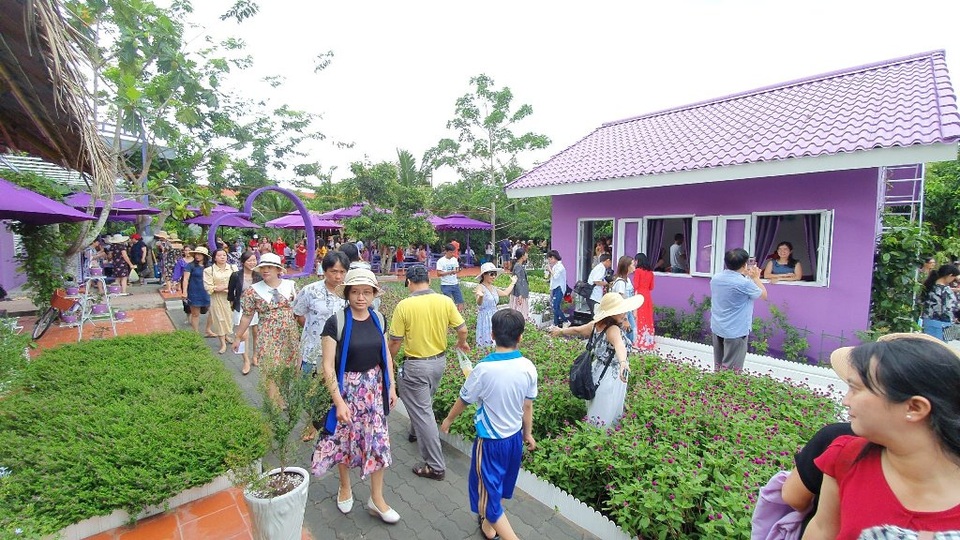 Căn nhà màu tím độc nhất miền Tây - 17 Căn nhà màu tím độc nhất miền Tây - 17