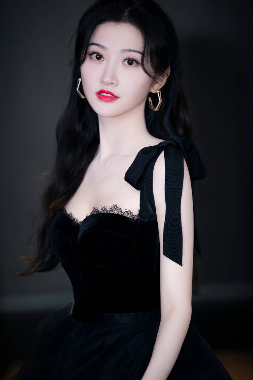 Đệ nhất mỹ nhân Bắc Kinh Cảnh Điềm thu hút mọi ánh nhìn - 10