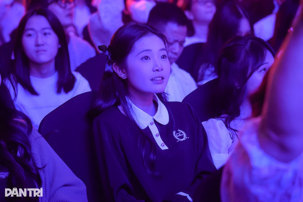 Noo Phước Thịnh cùng dàn anh trai diễn cực cháy ở Hà Nội - 11 Noo Phước Thịnh cùng dàn anh trai diễn cực cháy ở Hà Nội - 11