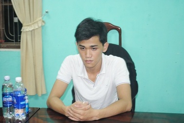 Khởi tố đối tượng khống chế bạn gái làm con tin 