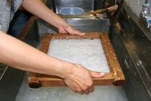 Trải nghiệm nghề làm giấy truyền thống ở Nhật Bản