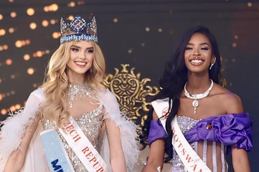 Bức ảnh nhận phẫn nộ từ cộng đồng mạng sau chung kết Hoa hậu Thế giới