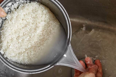Những công dụng bất ngờ của nước vo gạo