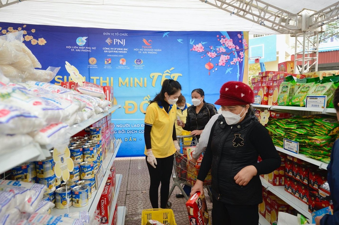 PNJ mở Siêu thị mini Tết 0 đồng: Thắp niềm tin cho người khó khăn đất cảng - 2 PNJ mở Siêu thị mini Tết 0 đồng: Thắp niềm tin cho người khó khăn đất cảng - 2